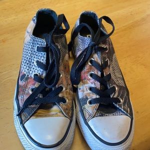 Women’s black print converse size 5